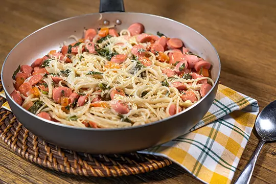 Almuerzos rendidores y rapidos Pasta Carbonara con Tocineta